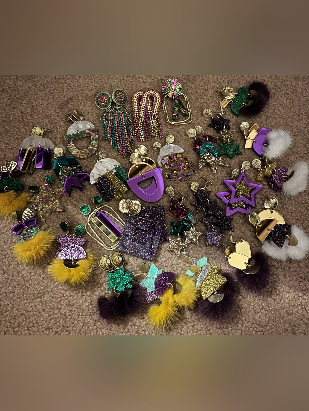 Taylor Shaye Design Earring Bundle!!
(All Mardi Gras!!!) 💚💜💛